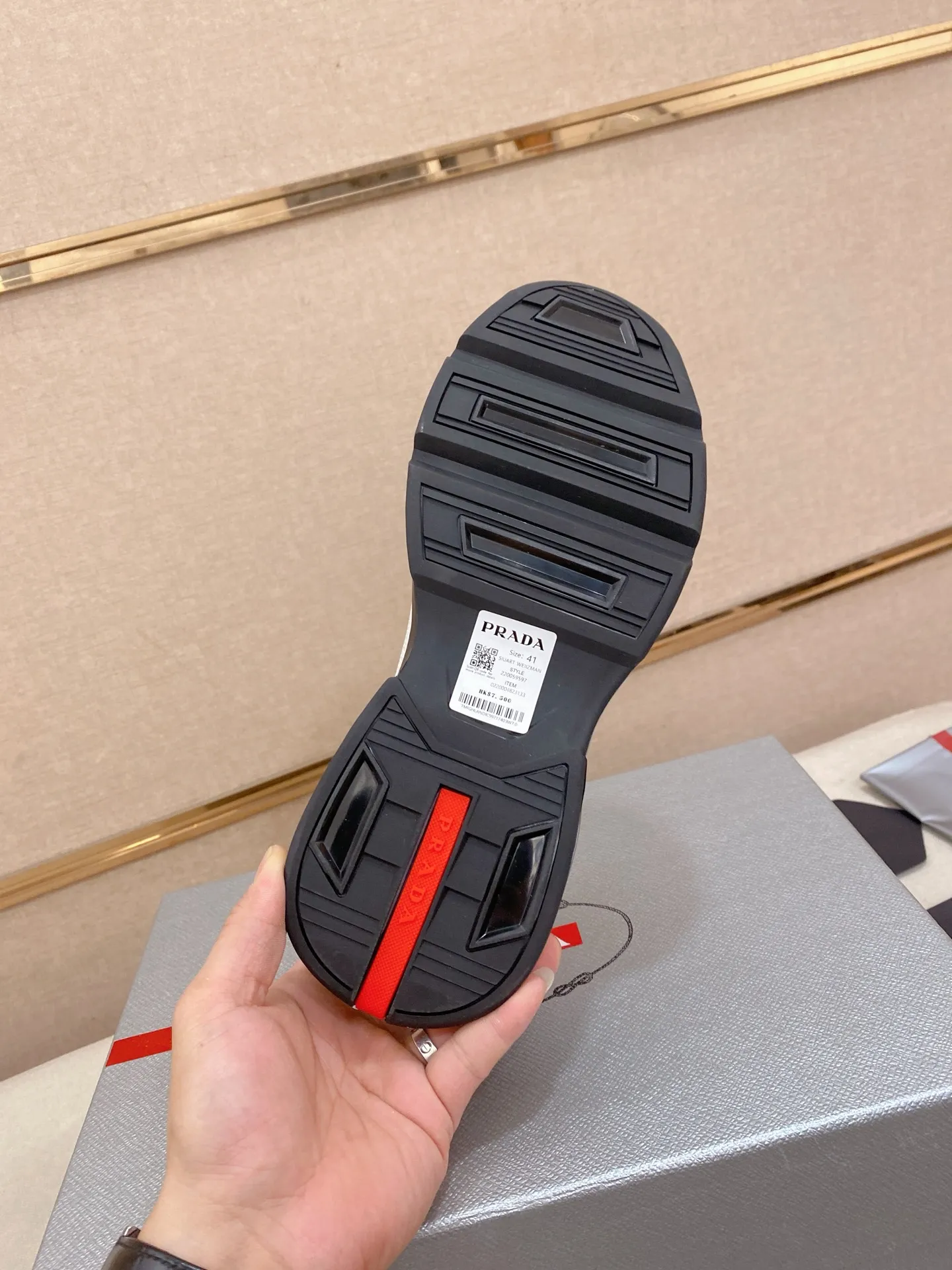 Factory price 660💰 ✔️✔️✔️High version High-quality new PRADA (Prada) counters are on the market at the same time, new men's shoes, 😘fabrics imported first-layer cowhide and mesh fabrics, purely handmade. Lining: Full cowhide lining. 👍🏿 High-end ☄️ air-cushion molded anti-slip rubber outsole, exquisite lines, simple and elegant, comfortable and high-end for leisure travel. Code number: 38 to 45